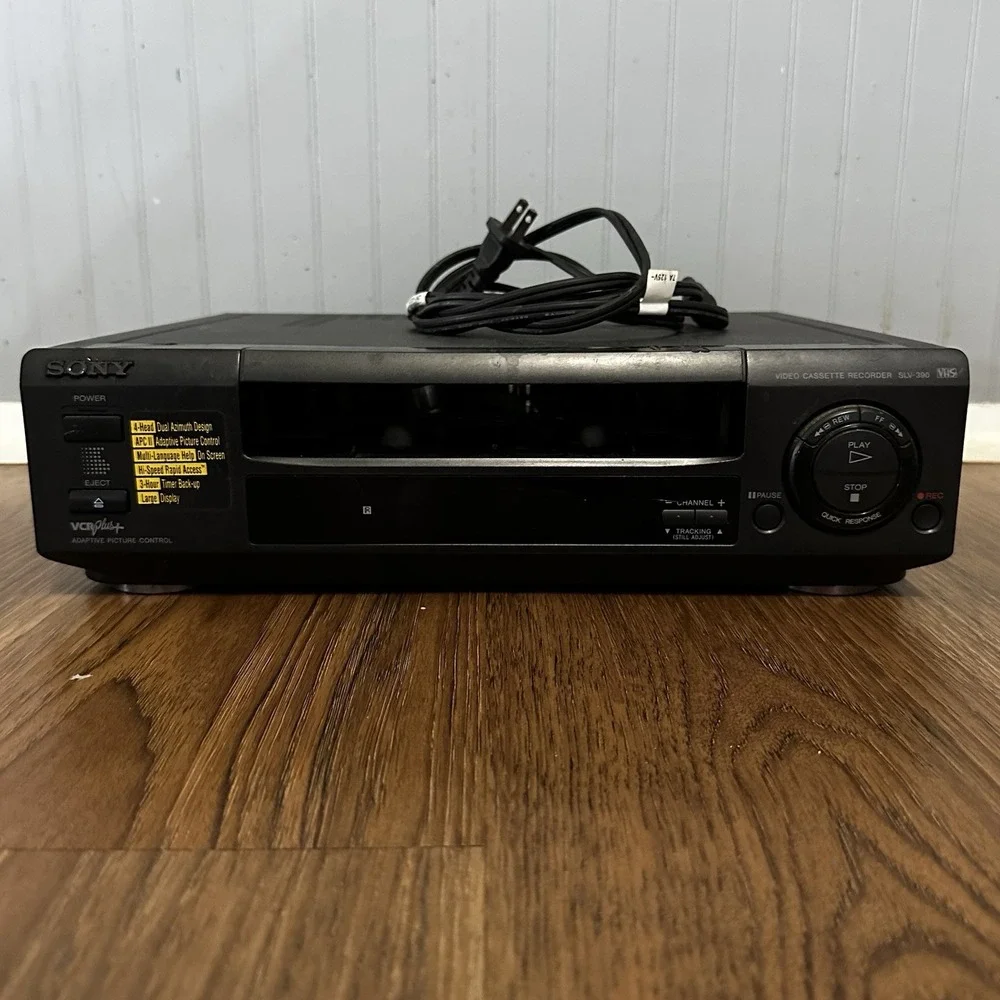 SONY SLV-390 VHS VCR Player Recorder No Remote - POWERS ON UNTESTED READ